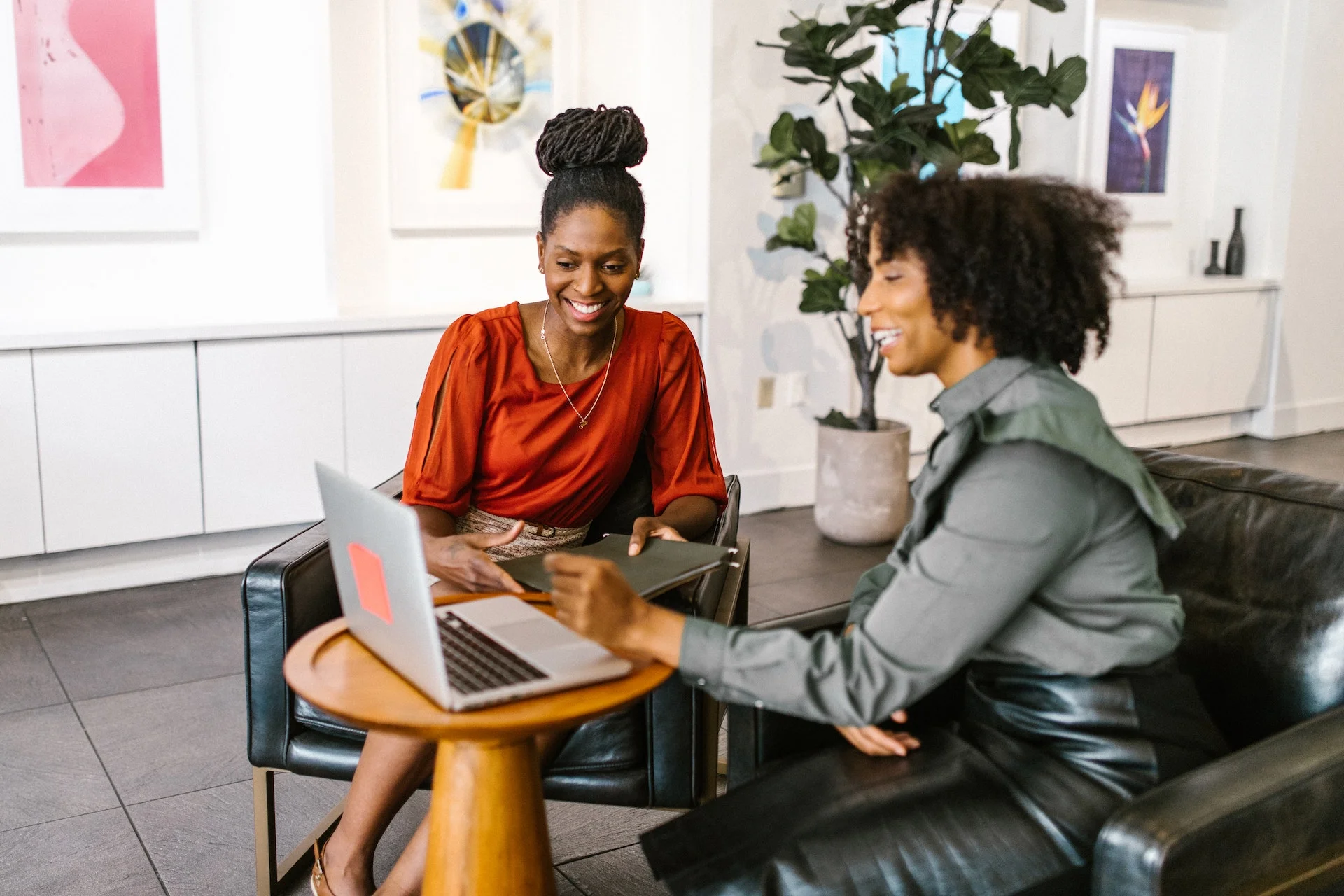 Love your career as a business consultant or try an internship to get experience in business consulting in Seattle